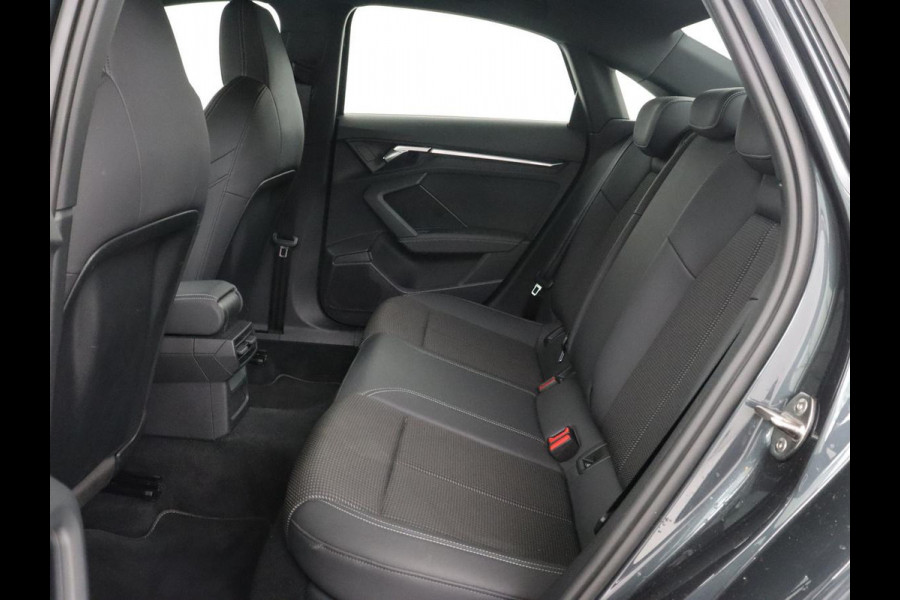 Audi A3 30 TFSI edition one | Stoelverwarming | Matrix LED | Virtual Cockpit | Carplay | Half leder | Navigatie | Parkeerhulp