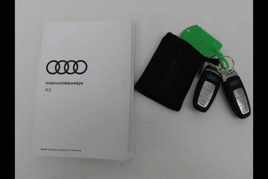 Audi A3 30 TFSI edition one | Stoelverwarming | Matrix LED | Virtual Cockpit | Carplay | Half leder | Navigatie | Parkeerhulp