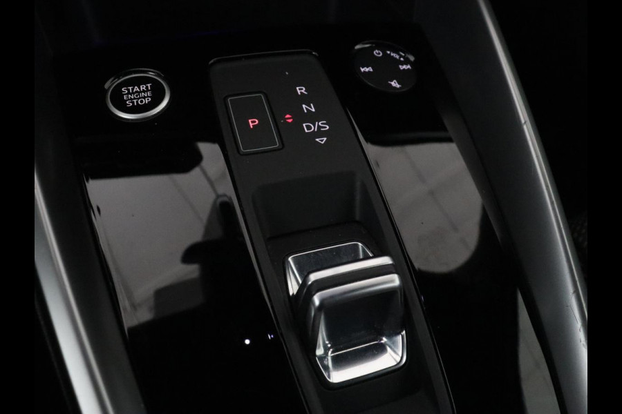 Audi A3 30 TFSI edition one | Stoelverwarming | Matrix LED | Virtual Cockpit | Carplay | Half leder | Navigatie | Parkeerhulp
