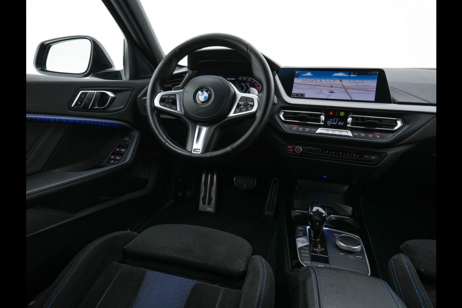 BMW 1-serie M135i xDrive M-Sportpack High Executive Aut. *ALCANTARA-MICROFIBRE | FULL-LED | HEATED-SPORTSEATS | SHIFT-PADDLES | DIGI-COCKPIT | HEAD-UP | NAVI-FULLMAP | DAB+ | PRIVACY-GLASS | AMBIENT-LIGHT | CARBON-INLAY | CARPLAY | 19''ALU*