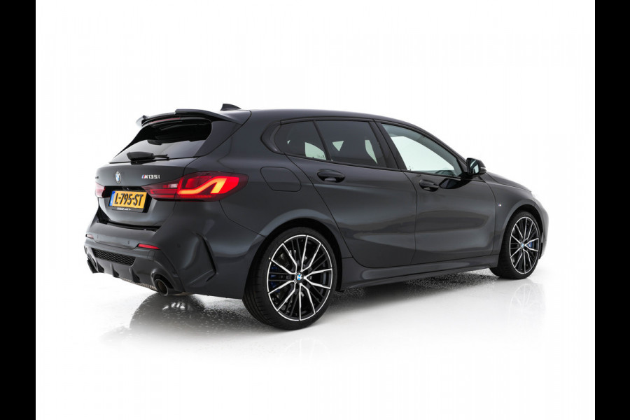 BMW 1-serie M135i xDrive M-Sportpack High Executive Aut. *ALCANTARA-MICROFIBRE | FULL-LED | HEATED-SPORTSEATS | SHIFT-PADDLES | DIGI-COCKPIT | HEAD-UP | NAVI-FULLMAP | DAB+ | PRIVACY-GLASS | AMBIENT-LIGHT | CARBON-INLAY | CARPLAY | 19''ALU*