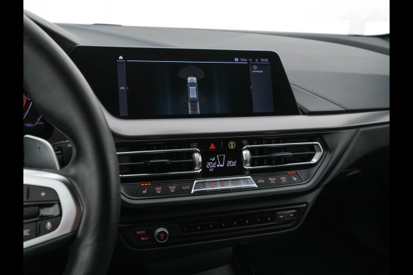 BMW 1-serie M135i xDrive M-Sportpack High Executive Aut. *ALCANTARA-MICROFIBRE | FULL-LED | HEATED-SPORTSEATS | SHIFT-PADDLES | DIGI-COCKPIT | HEAD-UP | NAVI-FULLMAP | DAB+ | PRIVACY-GLASS | AMBIENT-LIGHT | CARBON-INLAY | CARPLAY | 19''ALU*