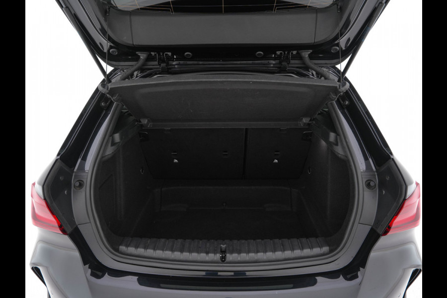 BMW 1-serie M135i xDrive M-Sportpack High Executive Aut. *ALCANTARA-MICROFIBRE | FULL-LED | HEATED-SPORTSEATS | SHIFT-PADDLES | DIGI-COCKPIT | HEAD-UP | NAVI-FULLMAP | DAB+ | PRIVACY-GLASS | AMBIENT-LIGHT | CARBON-INLAY | CARPLAY | 19''ALU*