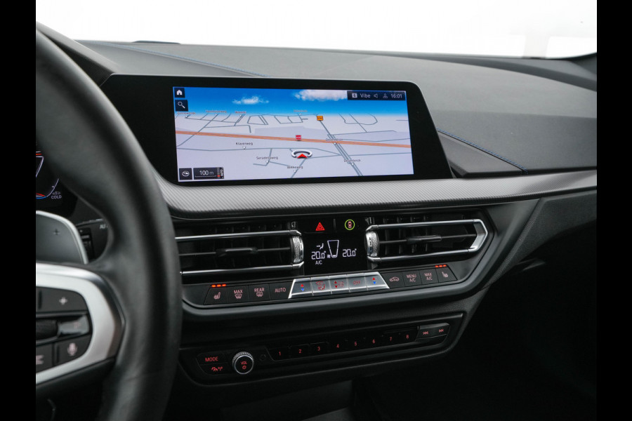 BMW 1-serie M135i xDrive M-Sportpack High Executive Aut. *ALCANTARA-MICROFIBRE | FULL-LED | HEATED-SPORTSEATS | SHIFT-PADDLES | DIGI-COCKPIT | HEAD-UP | NAVI-FULLMAP | DAB+ | PRIVACY-GLASS | AMBIENT-LIGHT | CARBON-INLAY | CARPLAY | 19''ALU*