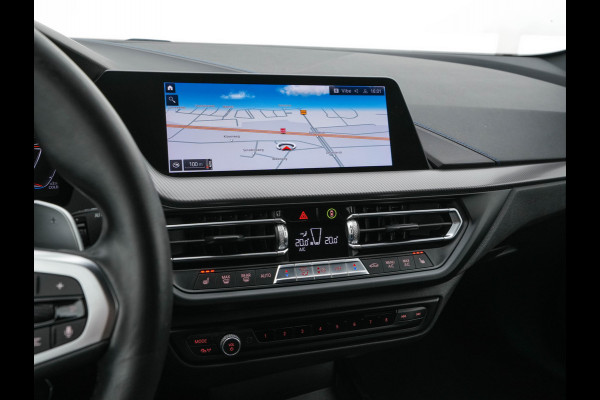 BMW 1-serie M135i xDrive M-Sportpack High Executive Aut. *ALCANTARA-MICROFIBRE | FULL-LED | HEATED-SPORTSEATS | SHIFT-PADDLES | DIGI-COCKPIT | HEAD-UP | NAVI-FULLMAP | DAB+ | PRIVACY-GLASS | AMBIENT-LIGHT | CARBON-INLAY | CARPLAY | 19''ALU*