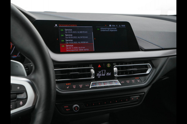 BMW 1-serie M135i xDrive M-Sportpack High Executive Aut. *ALCANTARA-MICROFIBRE | FULL-LED | HEATED-SPORTSEATS | SHIFT-PADDLES | DIGI-COCKPIT | HEAD-UP | NAVI-FULLMAP | DAB+ | PRIVACY-GLASS | AMBIENT-LIGHT | CARBON-INLAY | CARPLAY | 19''ALU*