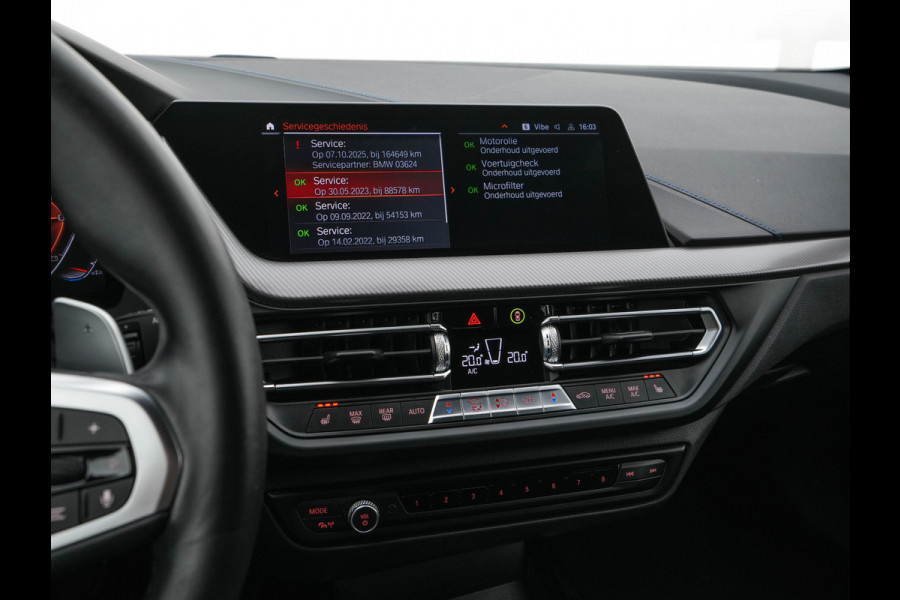 BMW 1-serie M135i xDrive M-Sportpack High Executive Aut. *ALCANTARA-MICROFIBRE | FULL-LED | HEATED-SPORTSEATS | SHIFT-PADDLES | DIGI-COCKPIT | HEAD-UP | NAVI-FULLMAP | DAB+ | PRIVACY-GLASS | AMBIENT-LIGHT | CARBON-INLAY | CARPLAY | 19''ALU*