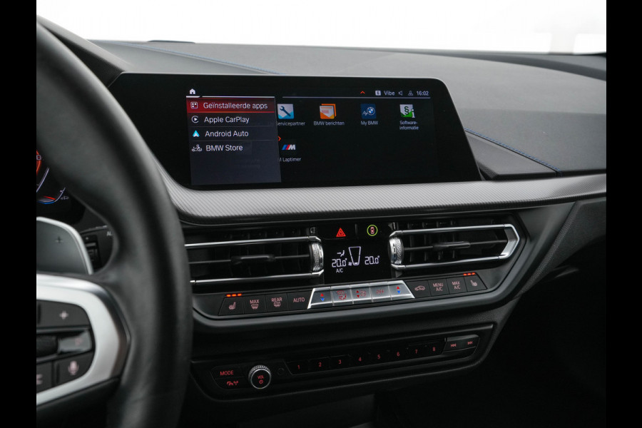 BMW 1-serie M135i xDrive M-Sportpack High Executive Aut. *ALCANTARA-MICROFIBRE | FULL-LED | HEATED-SPORTSEATS | SHIFT-PADDLES | DIGI-COCKPIT | HEAD-UP | NAVI-FULLMAP | DAB+ | PRIVACY-GLASS | AMBIENT-LIGHT | CARBON-INLAY | CARPLAY | 19''ALU*