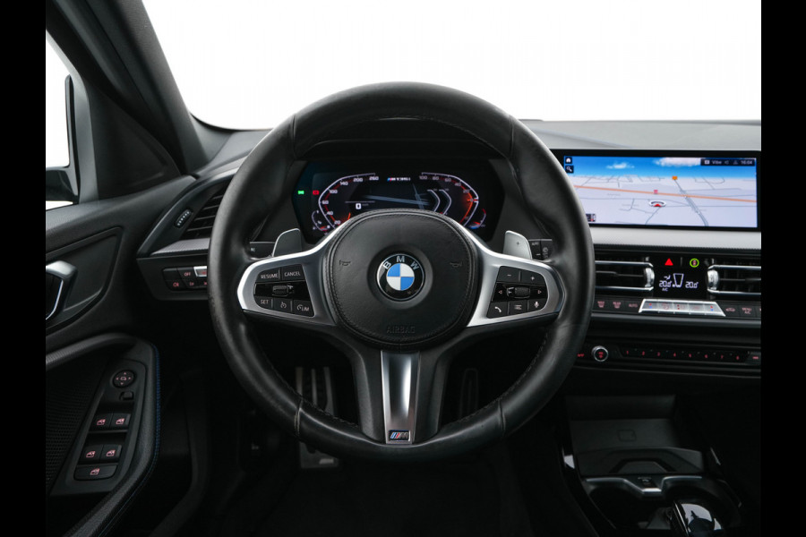 BMW 1-serie M135i xDrive M-Sportpack High Executive Aut. *ALCANTARA-MICROFIBRE | FULL-LED | HEATED-SPORTSEATS | SHIFT-PADDLES | DIGI-COCKPIT | HEAD-UP | NAVI-FULLMAP | DAB+ | PRIVACY-GLASS | AMBIENT-LIGHT | CARBON-INLAY | CARPLAY | 19''ALU*