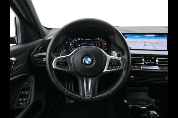 BMW 1-serie M135i xDrive M-Sportpack High Executive Aut. *ALCANTARA-MICROFIBRE | FULL-LED | HEATED-SPORTSEATS | SHIFT-PADDLES | DIGI-COCKPIT | HEAD-UP | NAVI-FULLMAP | DAB+ | PRIVACY-GLASS | AMBIENT-LIGHT | CARBON-INLAY | CARPLAY | 19''ALU*