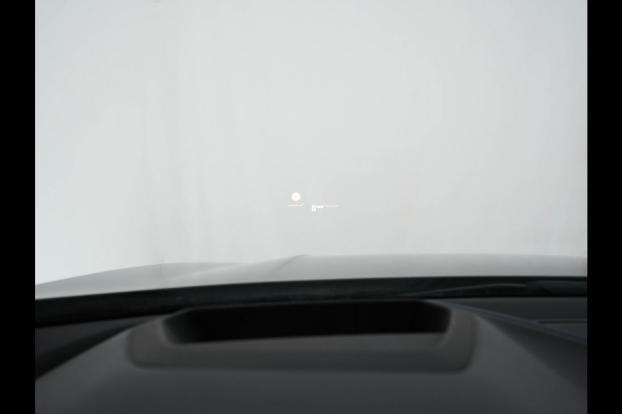 BMW 1-serie M135i xDrive M-Sportpack High Executive Aut. *ALCANTARA-MICROFIBRE | FULL-LED | HEATED-SPORTSEATS | SHIFT-PADDLES | DIGI-COCKPIT | HEAD-UP | NAVI-FULLMAP | DAB+ | PRIVACY-GLASS | AMBIENT-LIGHT | CARBON-INLAY | CARPLAY | 19''ALU*