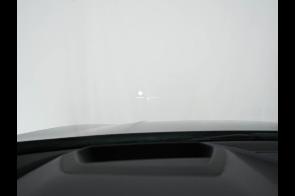 BMW 1-serie M135i xDrive M-Sportpack High Executive Aut. *ALCANTARA-MICROFIBRE | FULL-LED | HEATED-SPORTSEATS | SHIFT-PADDLES | DIGI-COCKPIT | HEAD-UP | NAVI-FULLMAP | DAB+ | PRIVACY-GLASS | AMBIENT-LIGHT | CARBON-INLAY | CARPLAY | 19''ALU*