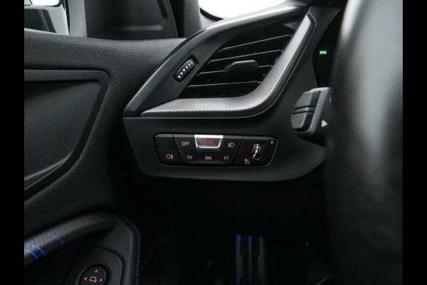 BMW 1-serie M135i xDrive M-Sportpack High Executive Aut. *ALCANTARA-MICROFIBRE | FULL-LED | HEATED-SPORTSEATS | SHIFT-PADDLES | DIGI-COCKPIT | HEAD-UP | NAVI-FULLMAP | DAB+ | PRIVACY-GLASS | AMBIENT-LIGHT | CARBON-INLAY | CARPLAY | 19''ALU*