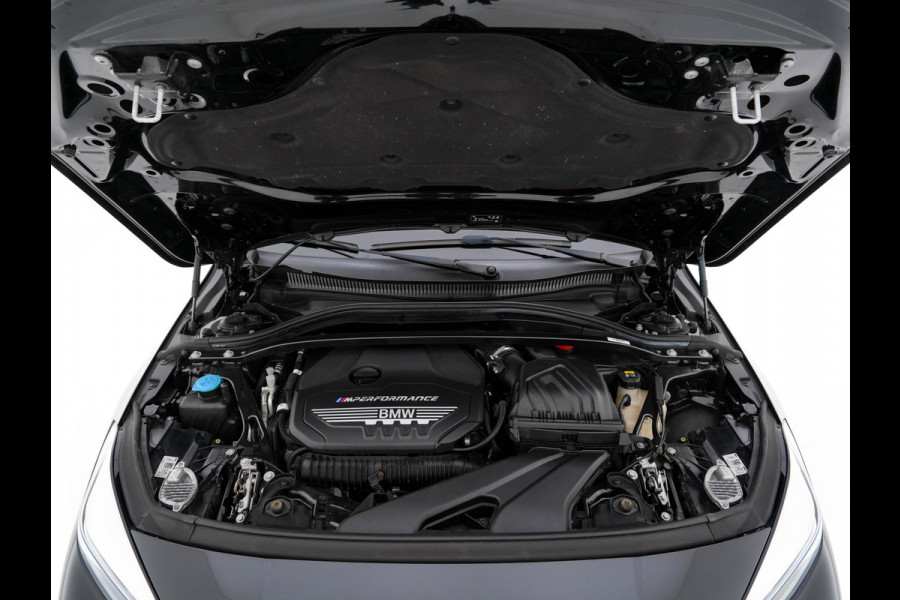 BMW 1-serie M135i xDrive M-Sportpack High Executive Aut. *ALCANTARA-MICROFIBRE | FULL-LED | HEATED-SPORTSEATS | SHIFT-PADDLES | DIGI-COCKPIT | HEAD-UP | NAVI-FULLMAP | DAB+ | PRIVACY-GLASS | AMBIENT-LIGHT | CARBON-INLAY | CARPLAY | 19''ALU*