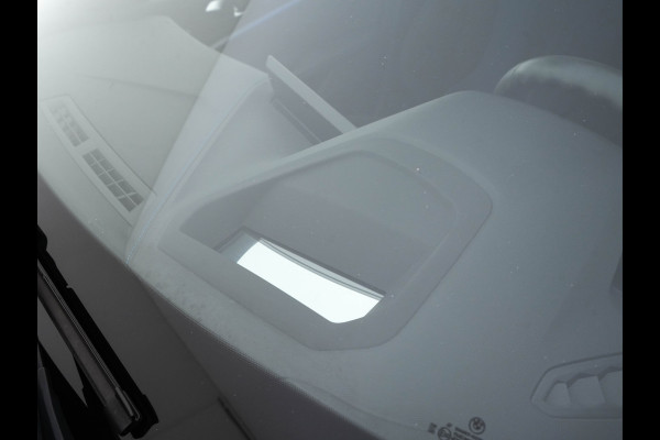 BMW 1-serie M135i xDrive M-Sportpack High Executive Aut. *ALCANTARA-MICROFIBRE | FULL-LED | HEATED-SPORTSEATS | SHIFT-PADDLES | DIGI-COCKPIT | HEAD-UP | NAVI-FULLMAP | DAB+ | PRIVACY-GLASS | AMBIENT-LIGHT | CARBON-INLAY | CARPLAY | 19''ALU*