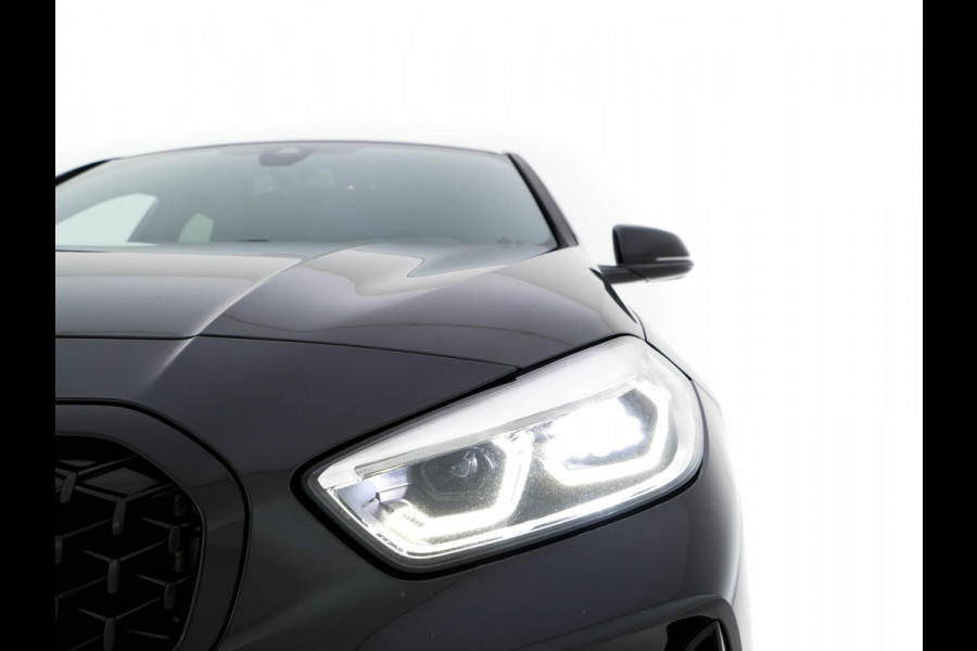 BMW 1-serie M135i xDrive M-Sportpack High Executive Aut. *ALCANTARA-MICROFIBRE | FULL-LED | HEATED-SPORTSEATS | SHIFT-PADDLES | DIGI-COCKPIT | HEAD-UP | NAVI-FULLMAP | DAB+ | PRIVACY-GLASS | AMBIENT-LIGHT | CARBON-INLAY | CARPLAY | 19''ALU*