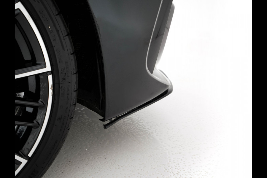 BMW 1-serie M135i xDrive M-Sportpack High Executive Aut. *ALCANTARA-MICROFIBRE | FULL-LED | HEATED-SPORTSEATS | SHIFT-PADDLES | DIGI-COCKPIT | HEAD-UP | NAVI-FULLMAP | DAB+ | PRIVACY-GLASS | AMBIENT-LIGHT | CARBON-INLAY | CARPLAY | 19''ALU*