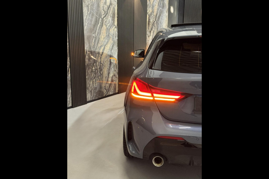 BMW 1-serie 118i M Sport|PANO|SFEER|ALCANTARA|KUIPSTOELEN|BOMVOL