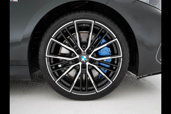 BMW 1-serie M135i xDrive M-Sportpack High Executive Aut. *ALCANTARA-MICROFIBRE | FULL-LED | HEATED-SPORTSEATS | SHIFT-PADDLES | DIGI-COCKPIT | HEAD-UP | NAVI-FULLMAP | DAB+ | PRIVACY-GLASS | AMBIENT-LIGHT | CARBON-INLAY | CARPLAY | 19''ALU*