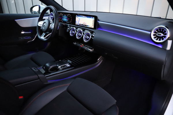 Mercedes-Benz A-Klasse 200 AMG Aut7 | 163PK | Pano | Keyless-go | Sfeerverlichting | Widescreen | Led | Stoelverw. | Camera | NL-Auto | 2018.