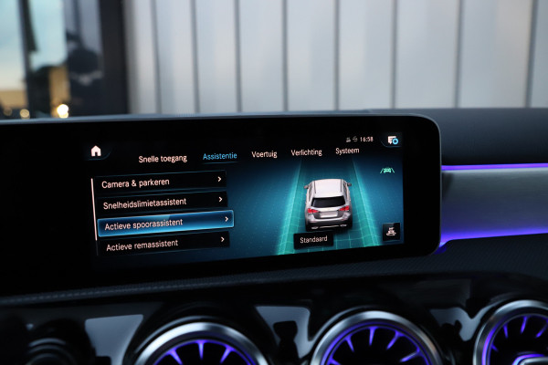 Mercedes-Benz A-Klasse 200 AMG Aut7 | 163PK | Pano | Keyless-go | Sfeerverlichting | Widescreen | Led | Stoelverw. | Camera | NL-Auto | 2018.