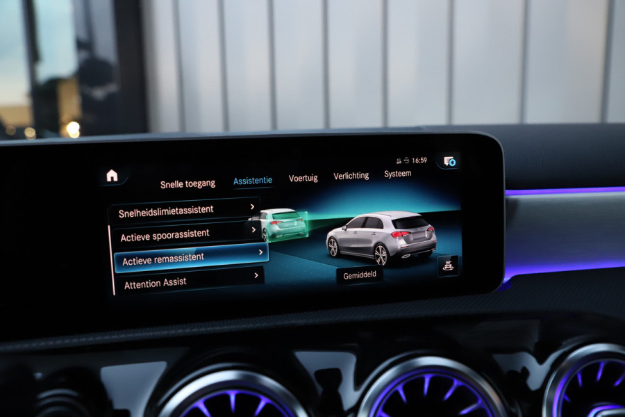 Mercedes-Benz A-Klasse 200 AMG Aut7 | 163PK | Pano | Keyless-go | Sfeerverlichting | Widescreen | Led | Stoelverw. | Camera | NL-Auto | 2018.