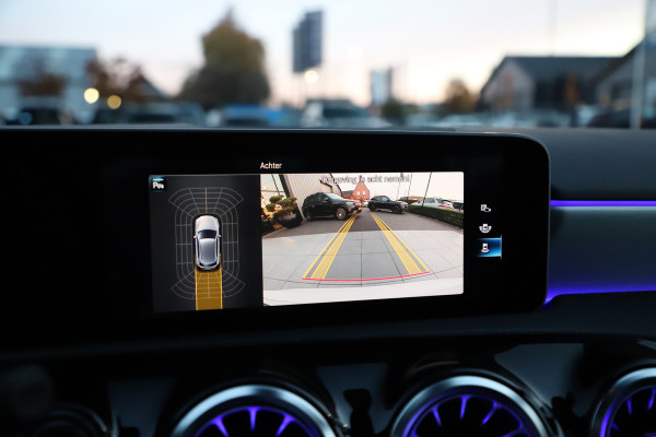 Mercedes-Benz A-Klasse 200 AMG Aut7 | 163PK | Pano | Keyless-go | Sfeerverlichting | Widescreen | Led | Stoelverw. | Camera | NL-Auto | 2018.