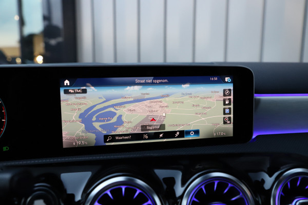 Mercedes-Benz A-Klasse 200 AMG Aut7 | 163PK | Pano | Keyless-go | Sfeerverlichting | Widescreen | Led | Stoelverw. | Camera | NL-Auto | 2018.