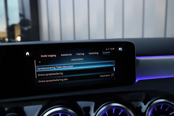 Mercedes-Benz A-Klasse 200 AMG Aut7 | 163PK | Pano | Keyless-go | Sfeerverlichting | Widescreen | Led | Stoelverw. | Camera | NL-Auto | 2018.