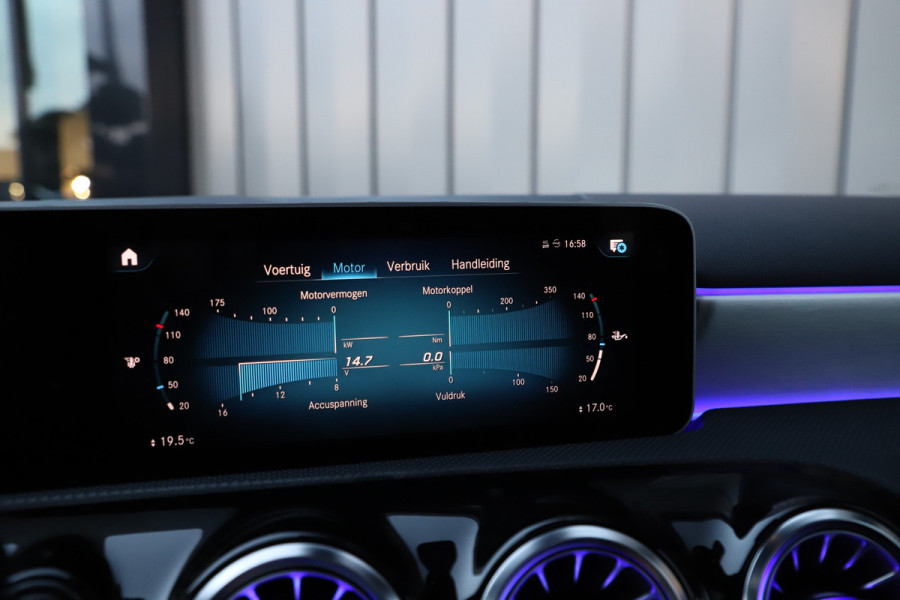 Mercedes-Benz A-Klasse 200 AMG Aut7 | 163PK | Pano | Keyless-go | Sfeerverlichting | Widescreen | Led | Stoelverw. | Camera | NL-Auto | 2018.