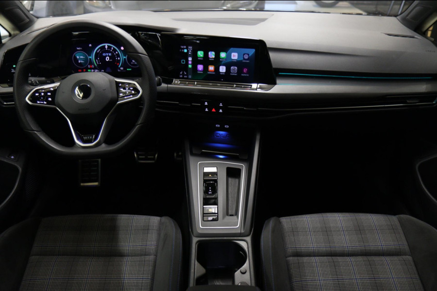 Volkswagen Golf 1.4 TSI GTE 245PK BLACKSTYLE /PANODAK/CARPLAY/ACC/LANEASSIST/VOL