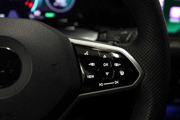 Volkswagen Golf 1.4 TSI GTE 245PK BLACKSTYLE /PANODAK/CARPLAY/ACC/LANEASSIST/VOL