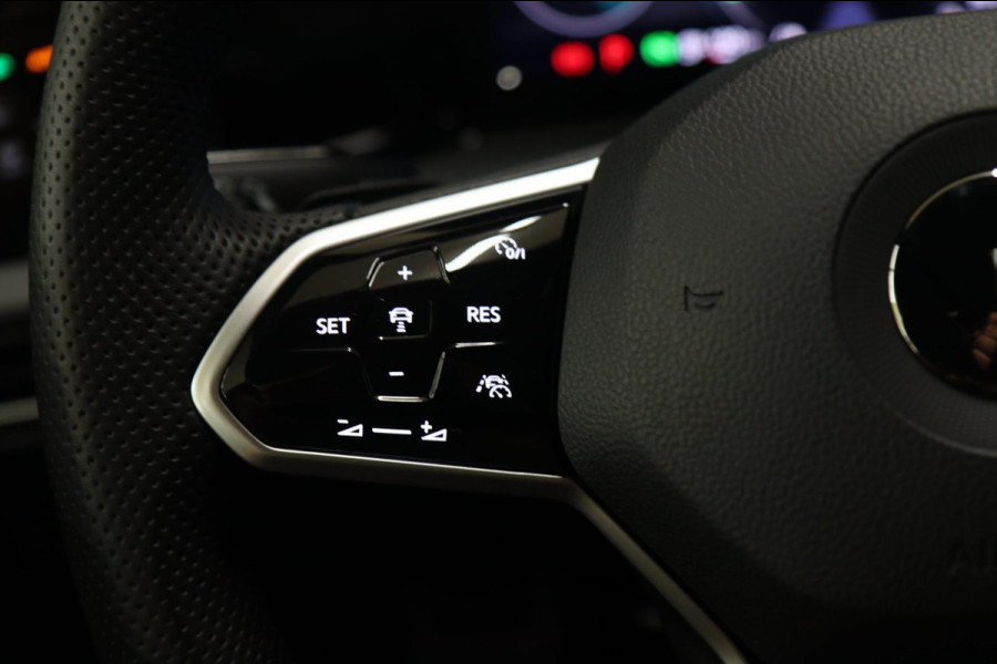 Volkswagen Golf 1.4 TSI GTE 245PK BLACKSTYLE /PANODAK/CARPLAY/ACC/LANEASSIST/VOL