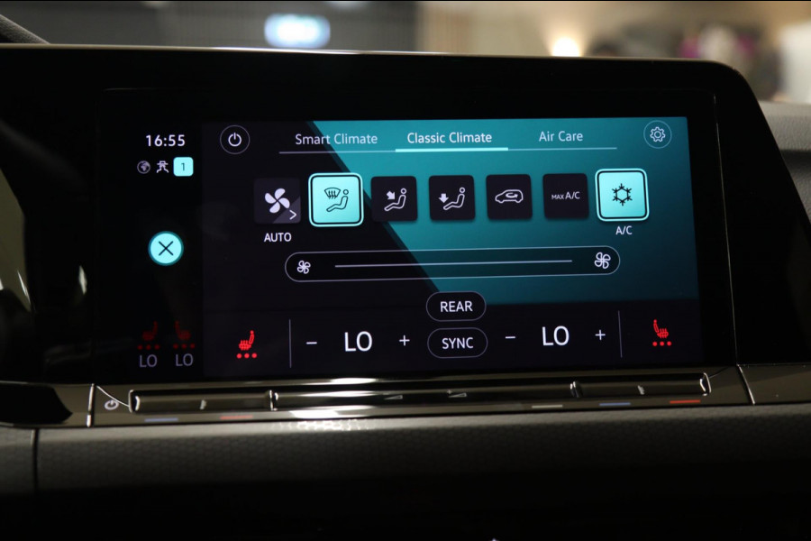 Volkswagen Golf 1.4 TSI GTE 245PK BLACKSTYLE /PANODAK/CARPLAY/ACC/LANEASSIST/VOL