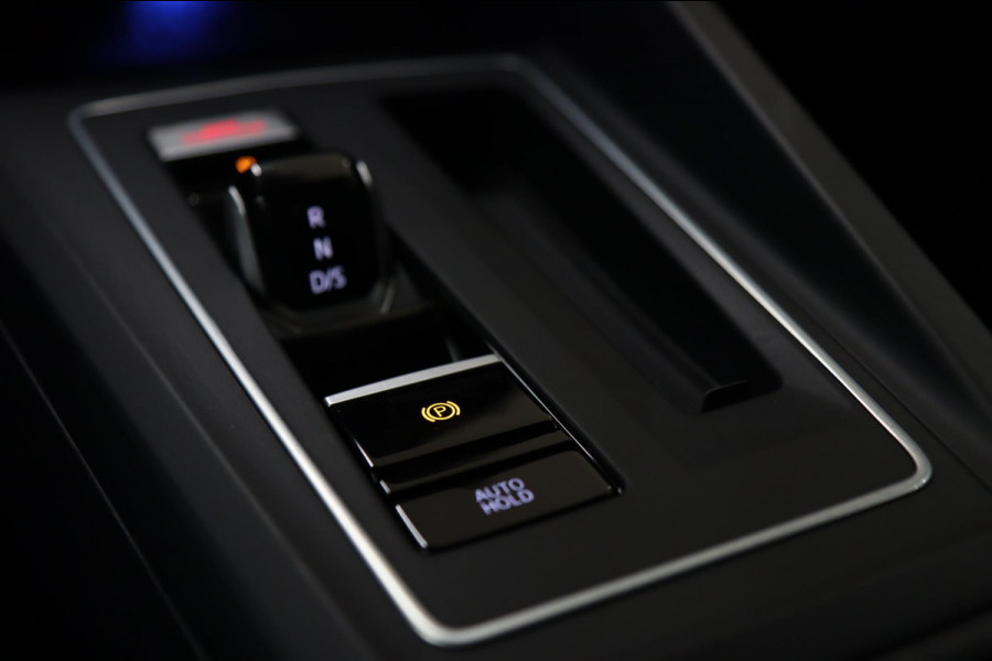 Volkswagen Golf 1.4 TSI GTE 245PK BLACKSTYLE /PANODAK/CARPLAY/ACC/LANEASSIST/VOL