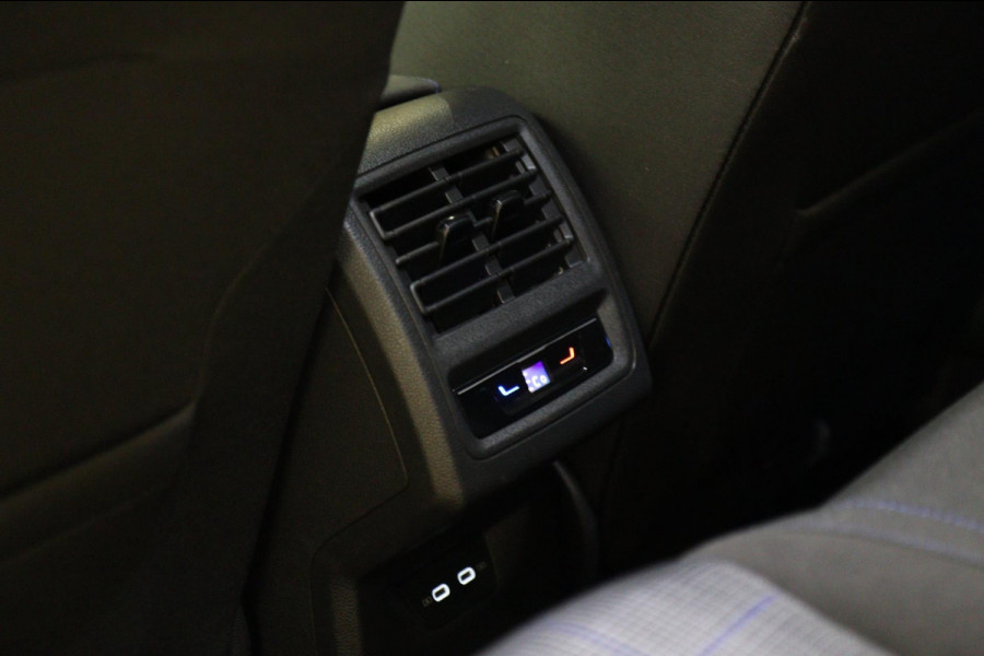 Volkswagen Golf 1.4 TSI GTE 245PK BLACKSTYLE /PANODAK/CARPLAY/ACC/LANEASSIST/VOL