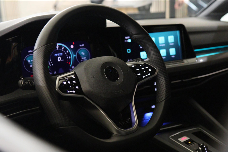 Volkswagen Golf 1.4 TSI GTE 245PK BLACKSTYLE /PANODAK/CARPLAY/ACC/LANEASSIST/VOL