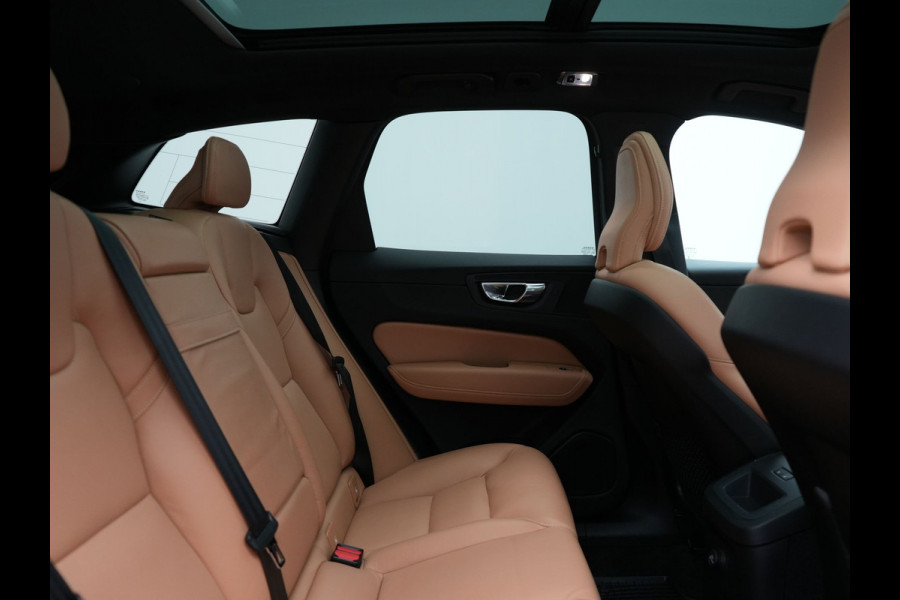 Volvo XC60 Recharge T8 AWD Inscription Plug In Hybrid 391pk Dealer O.H. PHEV | Trekhaak Af Fabriek | Panodak | Adaptive Cruise | Camera | Harman & Kardon | Lederen Sportstoelen Memory & Verwarmd | Apple Carplay | Blis | Stuur Verwarmd | Navigatie |