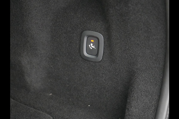 Volvo XC60 Recharge T8 AWD Inscription Plug In Hybrid 391pk Dealer O.H. PHEV | Trekhaak Af Fabriek | Panodak | Adaptive Cruise | Camera | Harman & Kardon | Lederen Sportstoelen Memory & Verwarmd | Apple Carplay | Blis | Stuur Verwarmd | Navigatie |