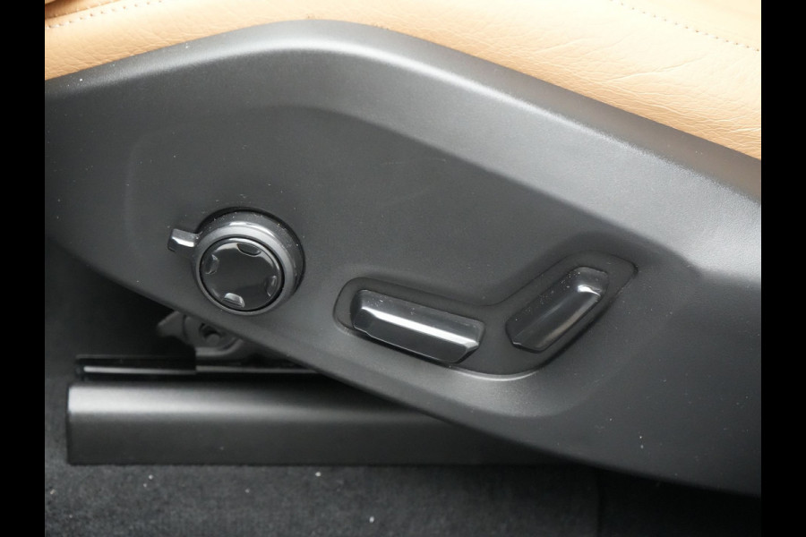 Volvo XC60 Recharge T8 AWD Inscription Plug In Hybrid 391pk Dealer O.H. PHEV | Trekhaak Af Fabriek | Panodak | Adaptive Cruise | Camera | Harman & Kardon | Lederen Sportstoelen Memory & Verwarmd | Apple Carplay | Blis | Stuur Verwarmd | Navigatie |