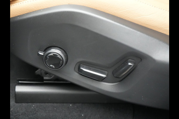 Volvo XC60 Recharge T8 AWD Inscription Plug In Hybrid 391pk Dealer O.H. PHEV | Trekhaak Af Fabriek | Panodak | Adaptive Cruise | Camera | Harman & Kardon | Lederen Sportstoelen Memory & Verwarmd | Apple Carplay | Blis | Stuur Verwarmd | Navigatie |