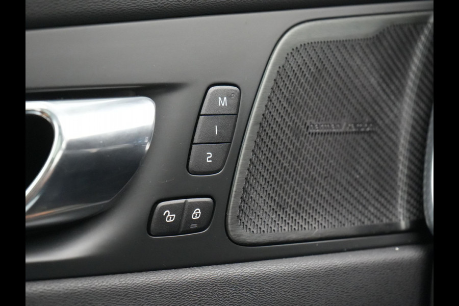 Volvo XC60 Recharge T8 AWD Inscription Plug In Hybrid 391pk Dealer O.H. PHEV | Trekhaak Af Fabriek | Panodak | Adaptive Cruise | Camera | Harman & Kardon | Lederen Sportstoelen Memory & Verwarmd | Apple Carplay | Blis | Stuur Verwarmd | Navigatie |