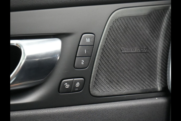 Volvo XC60 Recharge T8 AWD Inscription Plug In Hybrid 391pk Dealer O.H. PHEV | Trekhaak Af Fabriek | Panodak | Adaptive Cruise | Camera | Harman & Kardon | Lederen Sportstoelen Memory & Verwarmd | Apple Carplay | Blis | Stuur Verwarmd | Navigatie |