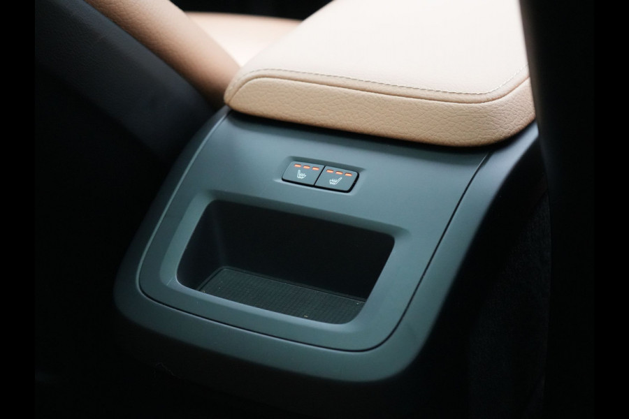 Volvo XC60 Recharge T8 AWD Inscription Plug In Hybrid 391pk Dealer O.H. PHEV | Trekhaak Af Fabriek | Panodak | Adaptive Cruise | Camera | Harman & Kardon | Lederen Sportstoelen Memory & Verwarmd | Apple Carplay | Blis | Stuur Verwarmd | Navigatie |