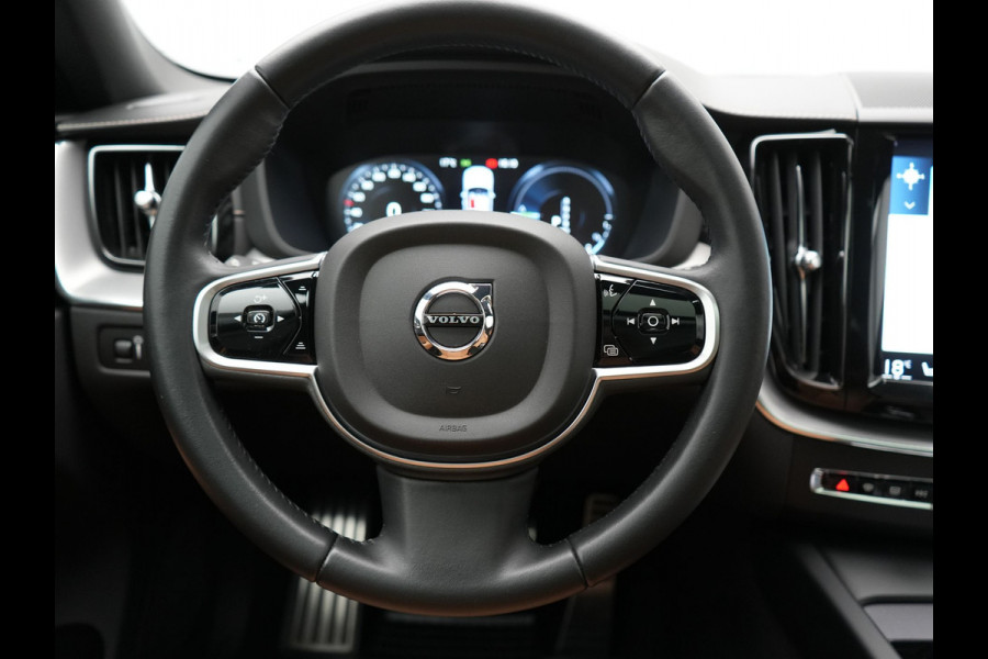 Volvo XC60 Recharge T8 AWD Inscription Plug In Hybrid 391pk Dealer O.H. PHEV | Trekhaak Af Fabriek | Panodak | Adaptive Cruise | Camera | Harman & Kardon | Lederen Sportstoelen Memory & Verwarmd | Apple Carplay | Blis | Stuur Verwarmd | Navigatie |