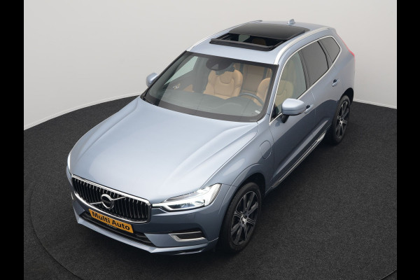Volvo XC60 Recharge T8 AWD Inscription Plug In Hybrid 391pk Dealer O.H. PHEV | Trekhaak Af Fabriek | Panodak | Adaptive Cruise | Camera | Harman & Kardon | Lederen Sportstoelen Memory & Verwarmd | Apple Carplay | Blis | Stuur Verwarmd | Navigatie |