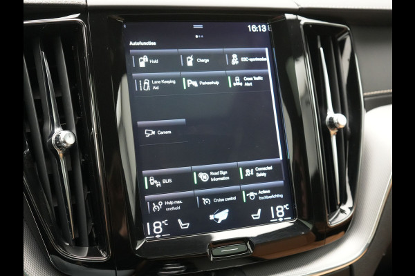 Volvo XC60 Recharge T8 AWD Inscription Plug In Hybrid 391pk Dealer O.H. PHEV | Trekhaak Af Fabriek | Panodak | Adaptive Cruise | Camera | Harman & Kardon | Lederen Sportstoelen Memory & Verwarmd | Apple Carplay | Blis | Stuur Verwarmd | Navigatie |