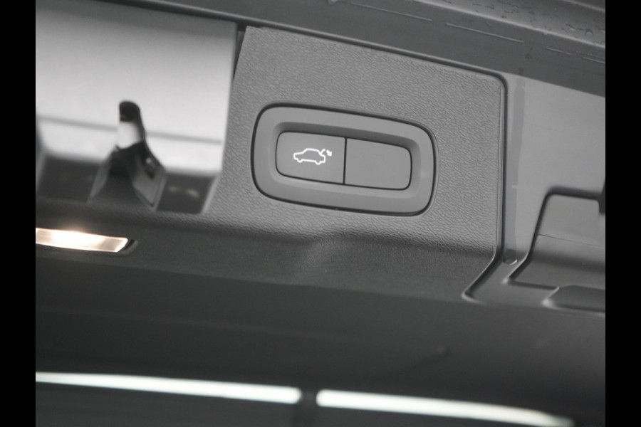 Volvo XC60 Recharge T8 AWD Inscription Plug In Hybrid 391pk Dealer O.H. PHEV | Trekhaak Af Fabriek | Panodak | Adaptive Cruise | Camera | Harman & Kardon | Lederen Sportstoelen Memory & Verwarmd | Apple Carplay | Blis | Stuur Verwarmd | Navigatie |