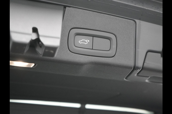 Volvo XC60 Recharge T8 AWD Inscription Plug In Hybrid 391pk Dealer O.H. PHEV | Trekhaak Af Fabriek | Panodak | Adaptive Cruise | Camera | Harman & Kardon | Lederen Sportstoelen Memory & Verwarmd | Apple Carplay | Blis | Stuur Verwarmd | Navigatie |