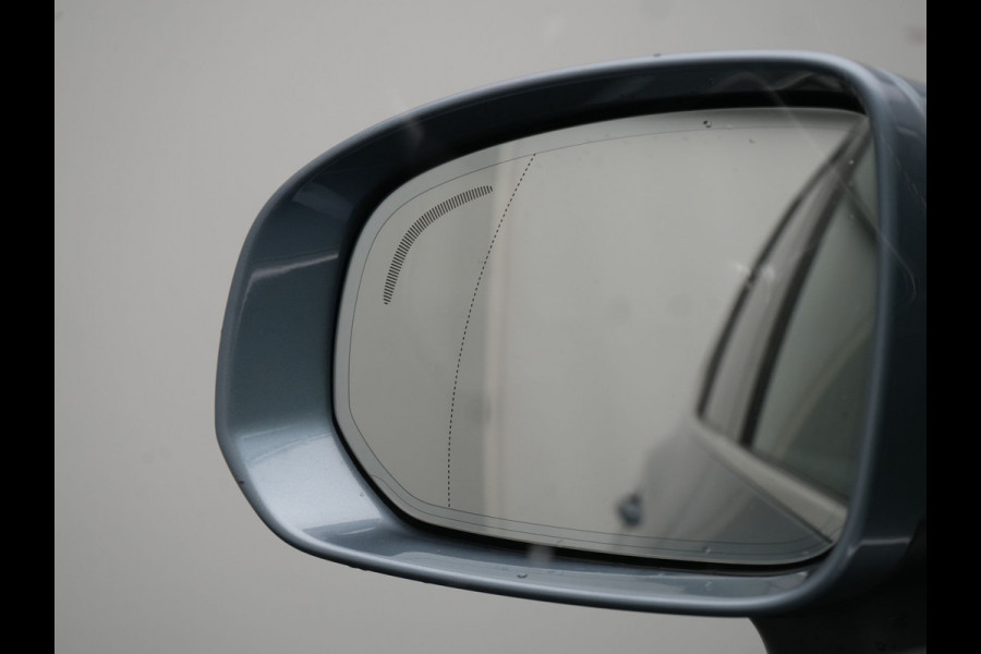 Volvo XC60 Recharge T8 AWD Inscription Plug In Hybrid 391pk Dealer O.H. PHEV | Trekhaak Af Fabriek | Panodak | Adaptive Cruise | Camera | Harman & Kardon | Lederen Sportstoelen Memory & Verwarmd | Apple Carplay | Blis | Stuur Verwarmd | Navigatie |